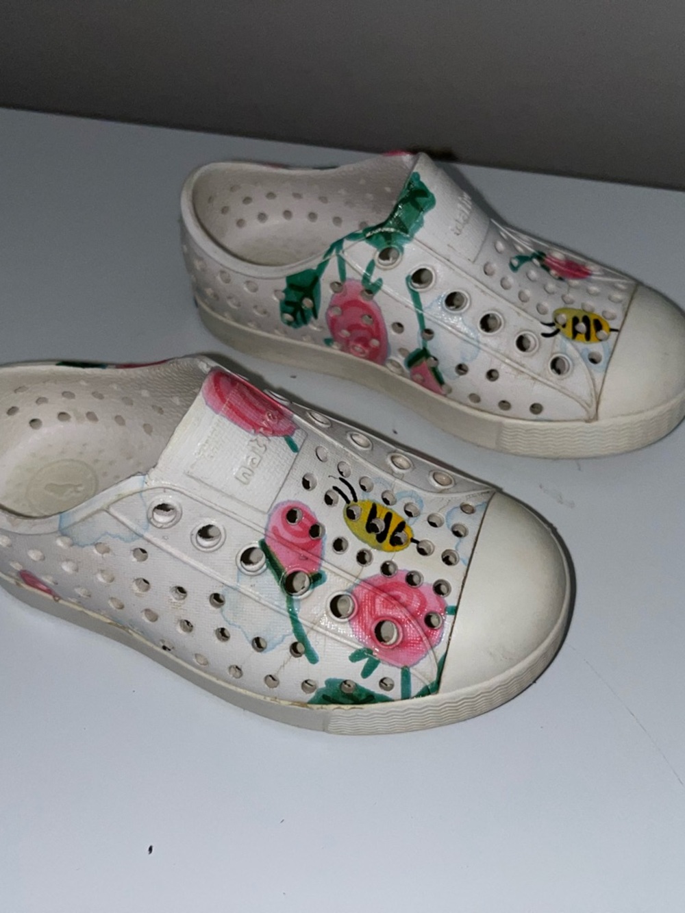 Native White Kids Slip-On Floral & Bee Shoes